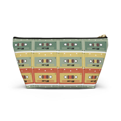 Pouch with T-bottom