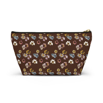Pouch with T-bottom