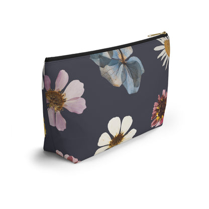 Pouch with T-bottom